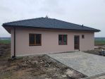 Dokončení prvního bungalovu ve Staročernsku