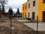 Dokončení plotů u domů v Počáplech u Sezemic.